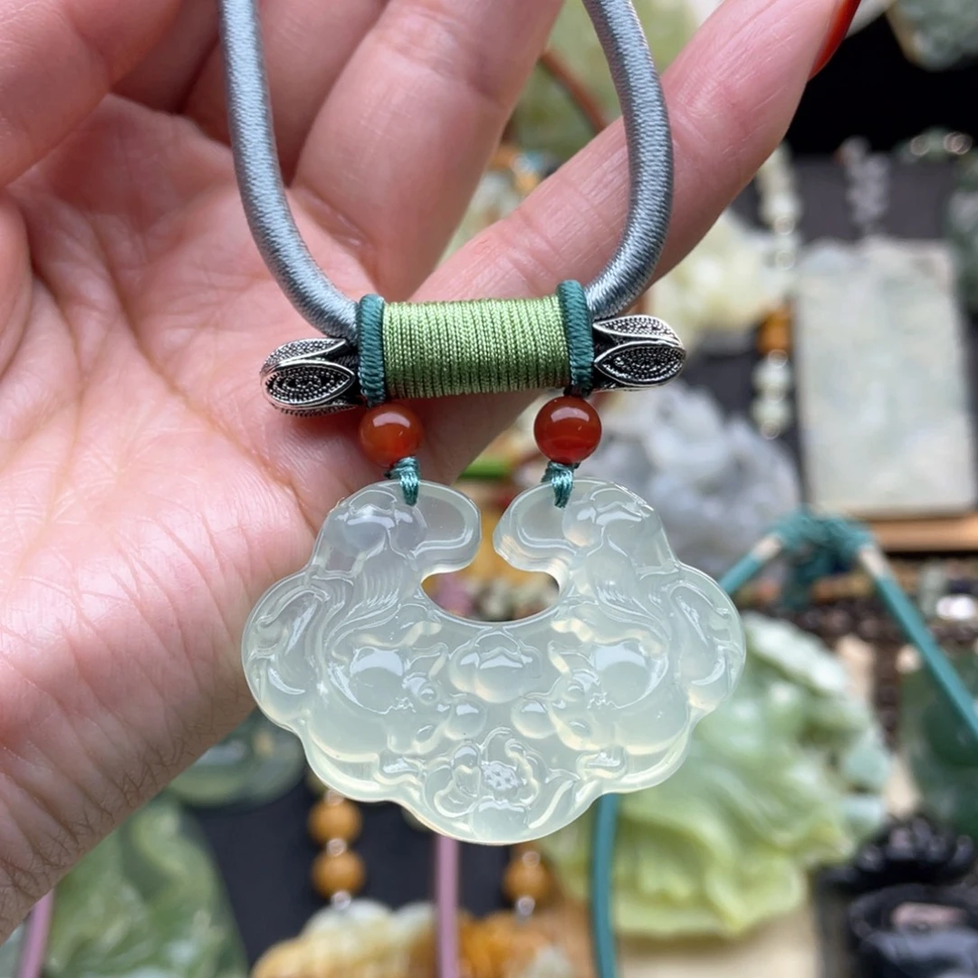 蛇纹石玉颈饰未镶嵌