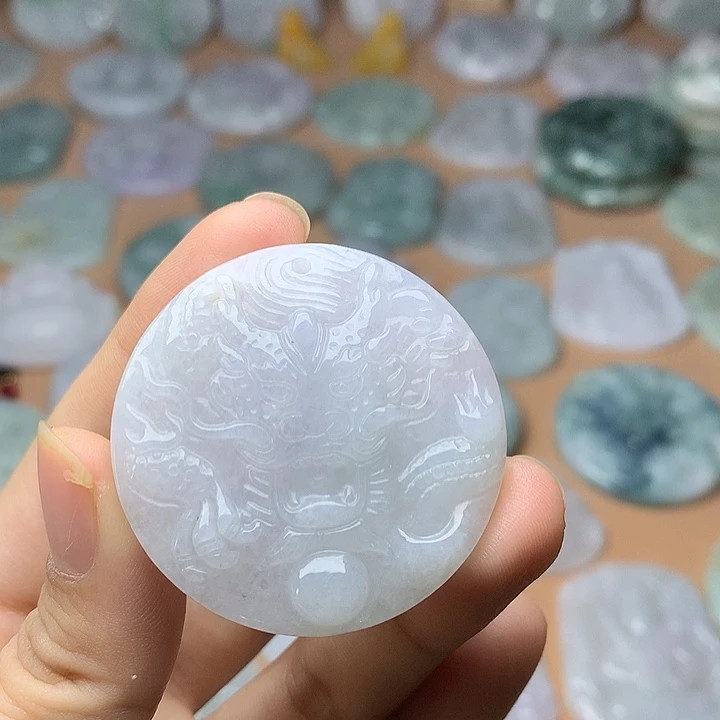 翡翠未镶嵌颈饰龙牌