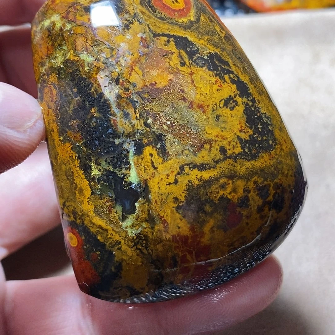 玛瑙/玉髓颈饰未镶嵌月**泉