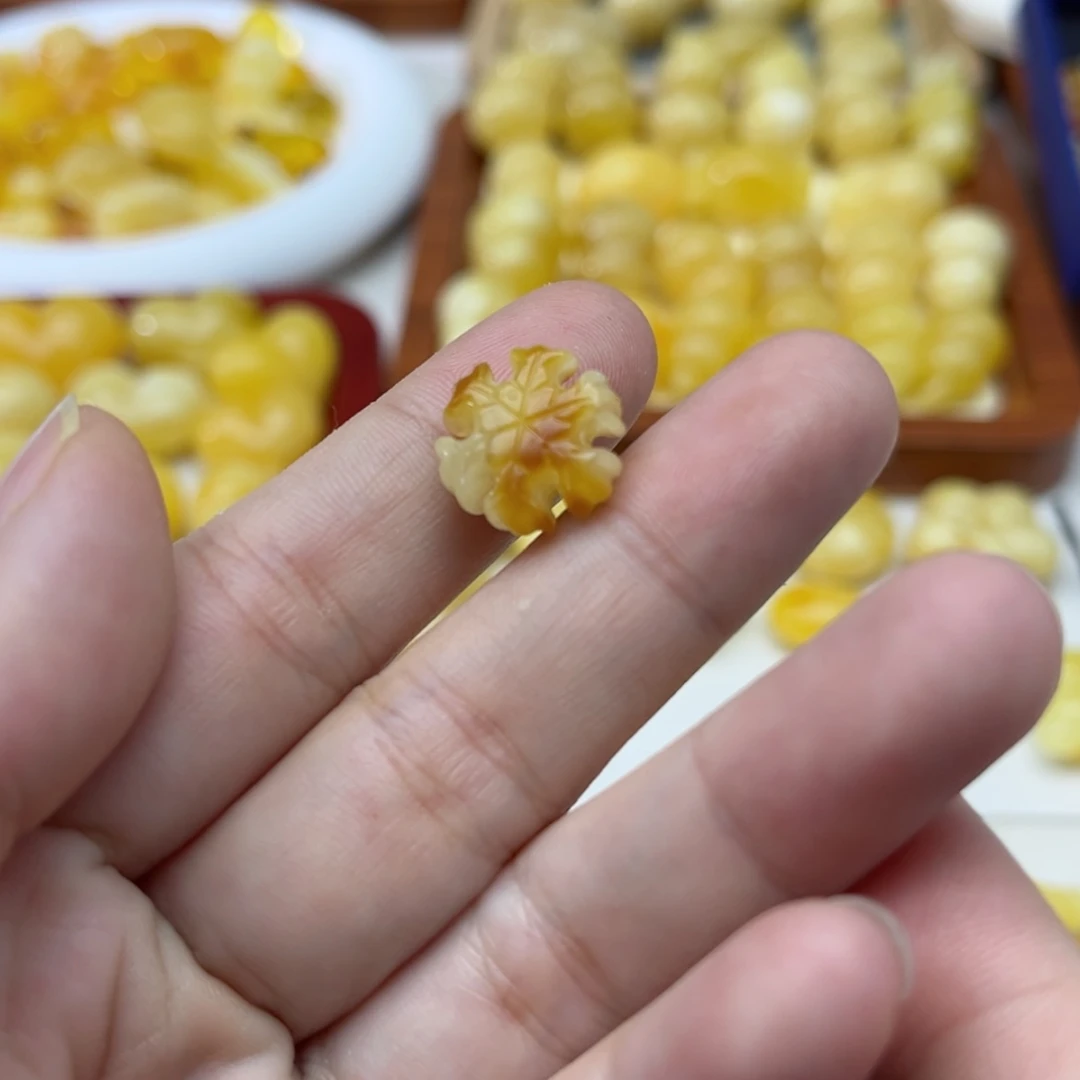 【闪购商品】未镶嵌蜜蜡裸石