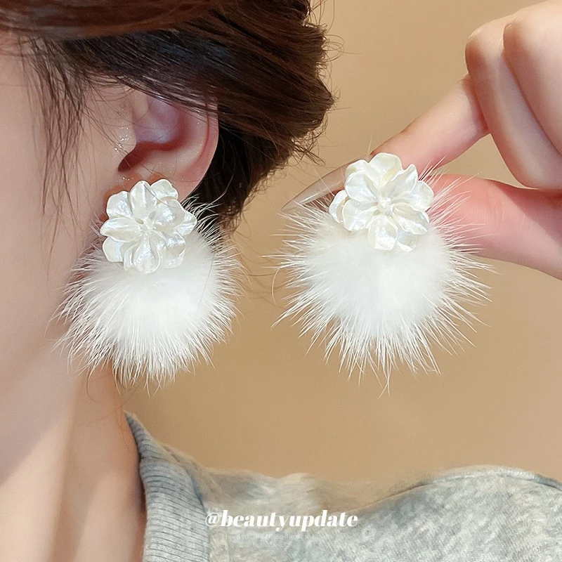 合金耳饰 银针毛球花朵耳钉女 小众百搭耳环时尚气质耳饰轻奢秋冬