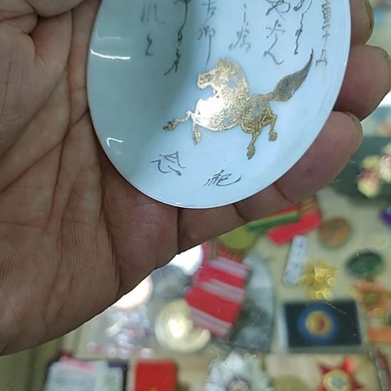 晚***街日本早期的一口杯纪念章