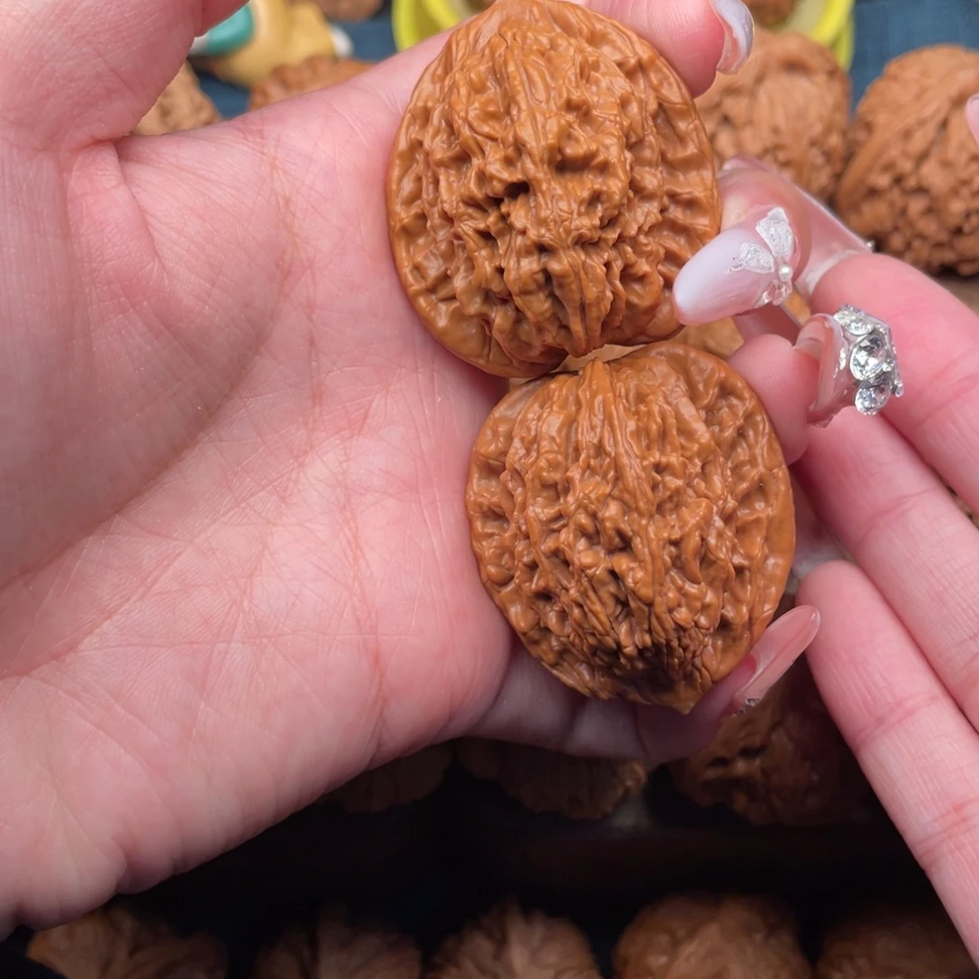 文玩核桃把件全品精配鸭桩虎头39