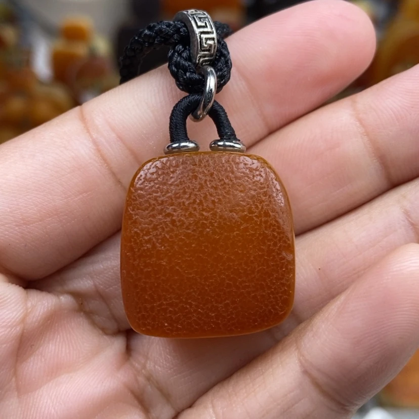 【闪购商品】琥珀颈饰未镶嵌