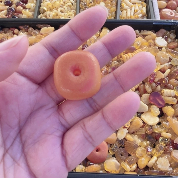 未镶嵌琥珀裸石芋**大蜜蜡雕刻