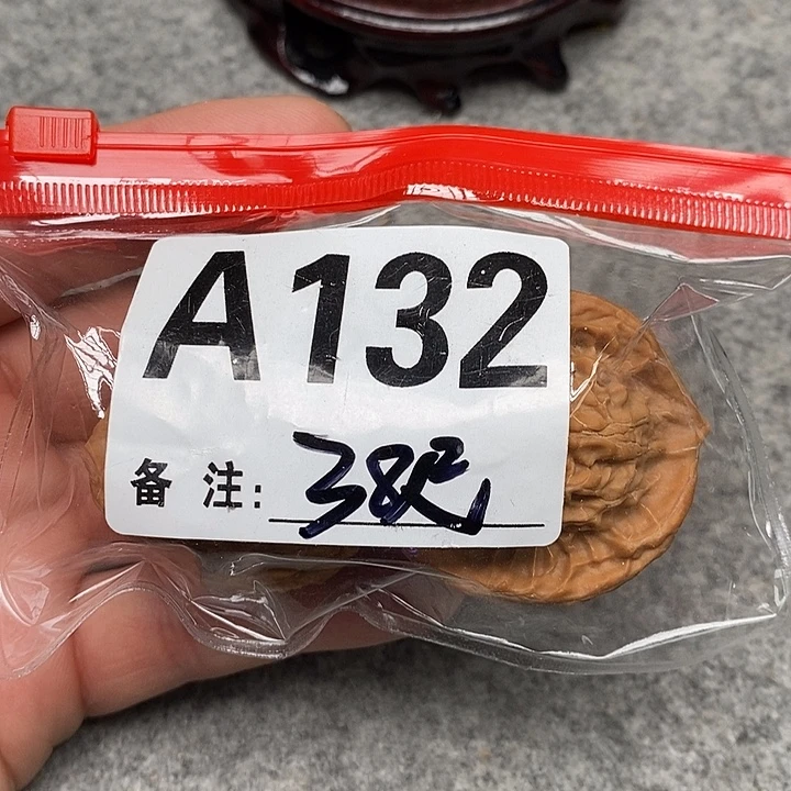 文玩核桃吊坠三棱
