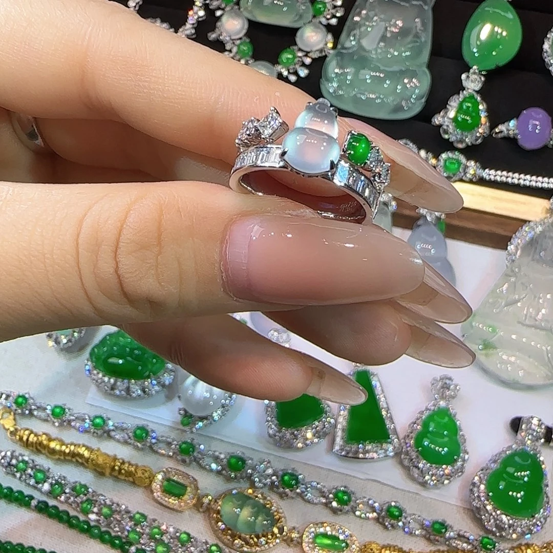 翡翠18K金镶嵌戒指