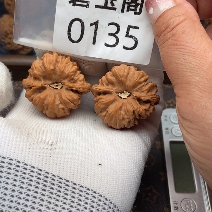 文玩核桃把件平谷凹底全品39