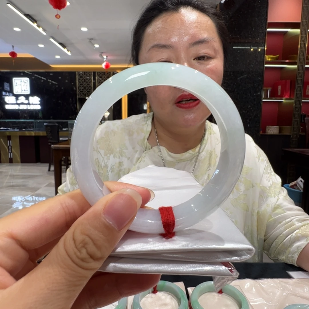 妹****未镶嵌手镯翡翠冰飘花58.8福利不退不换