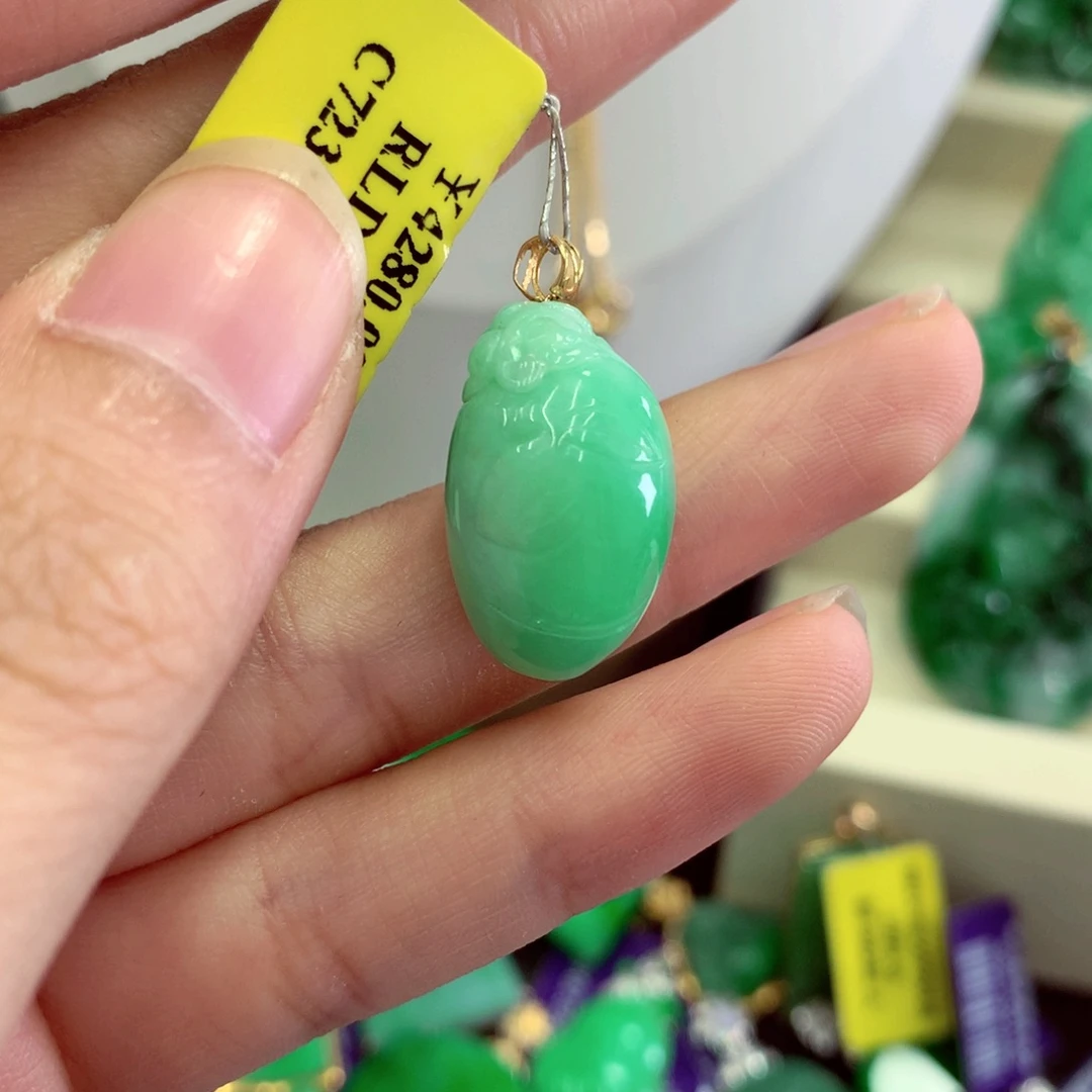 翡翠18K金镶嵌颈饰