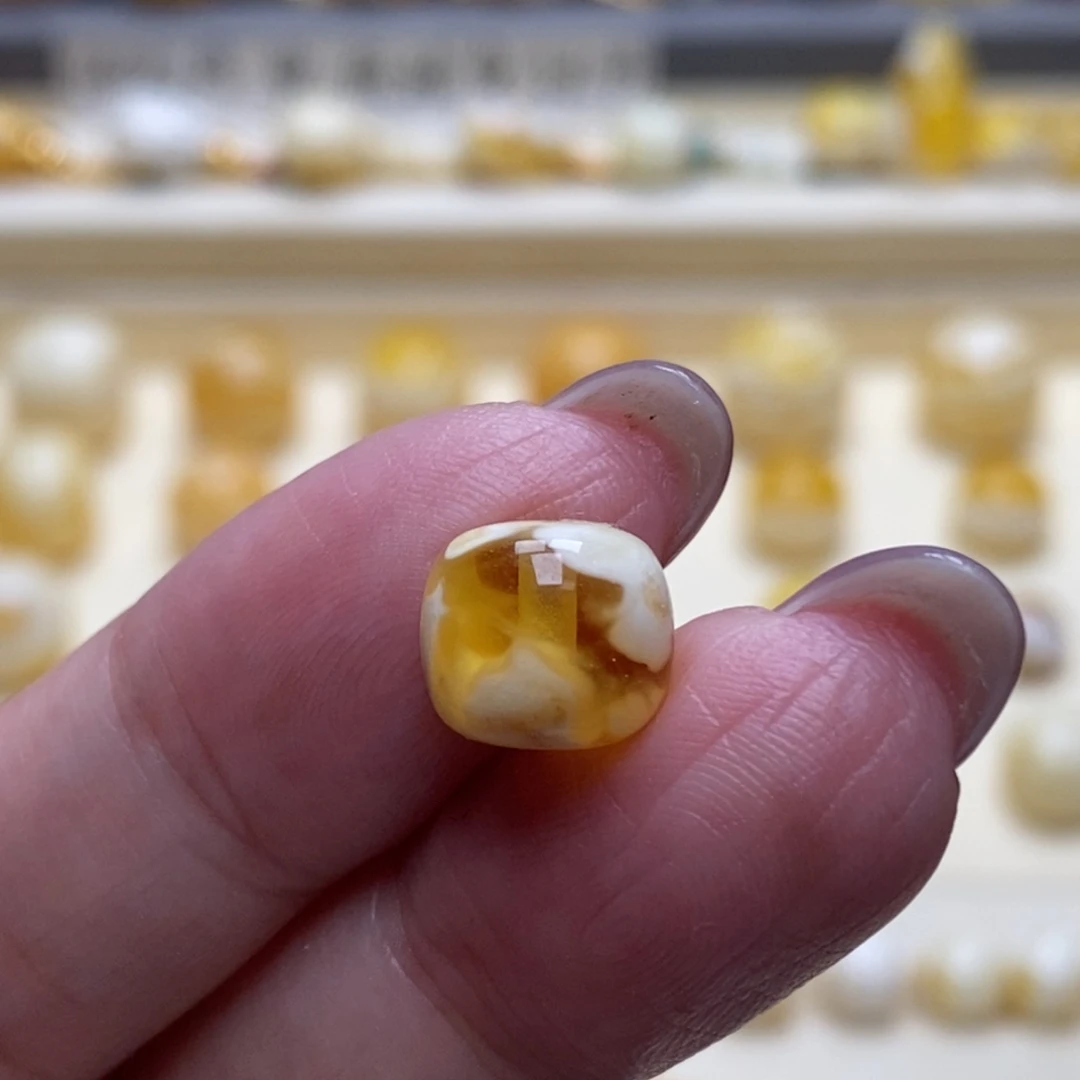 琥珀未镶嵌珠宝奇石