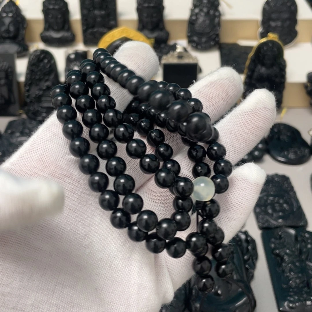 王***晨未镶嵌蛇纹石玉手串