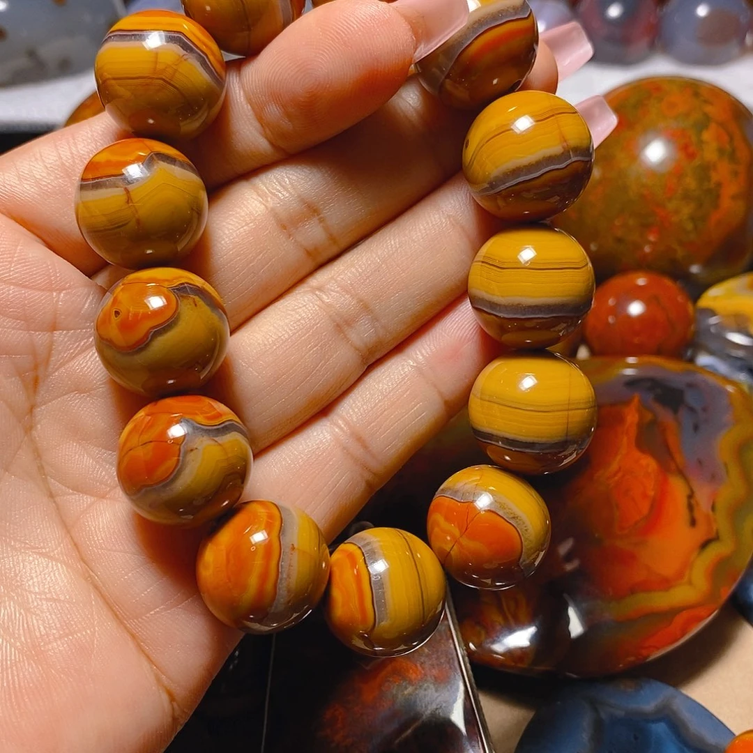 玛瑙/玉髓颈饰未镶嵌卫**人