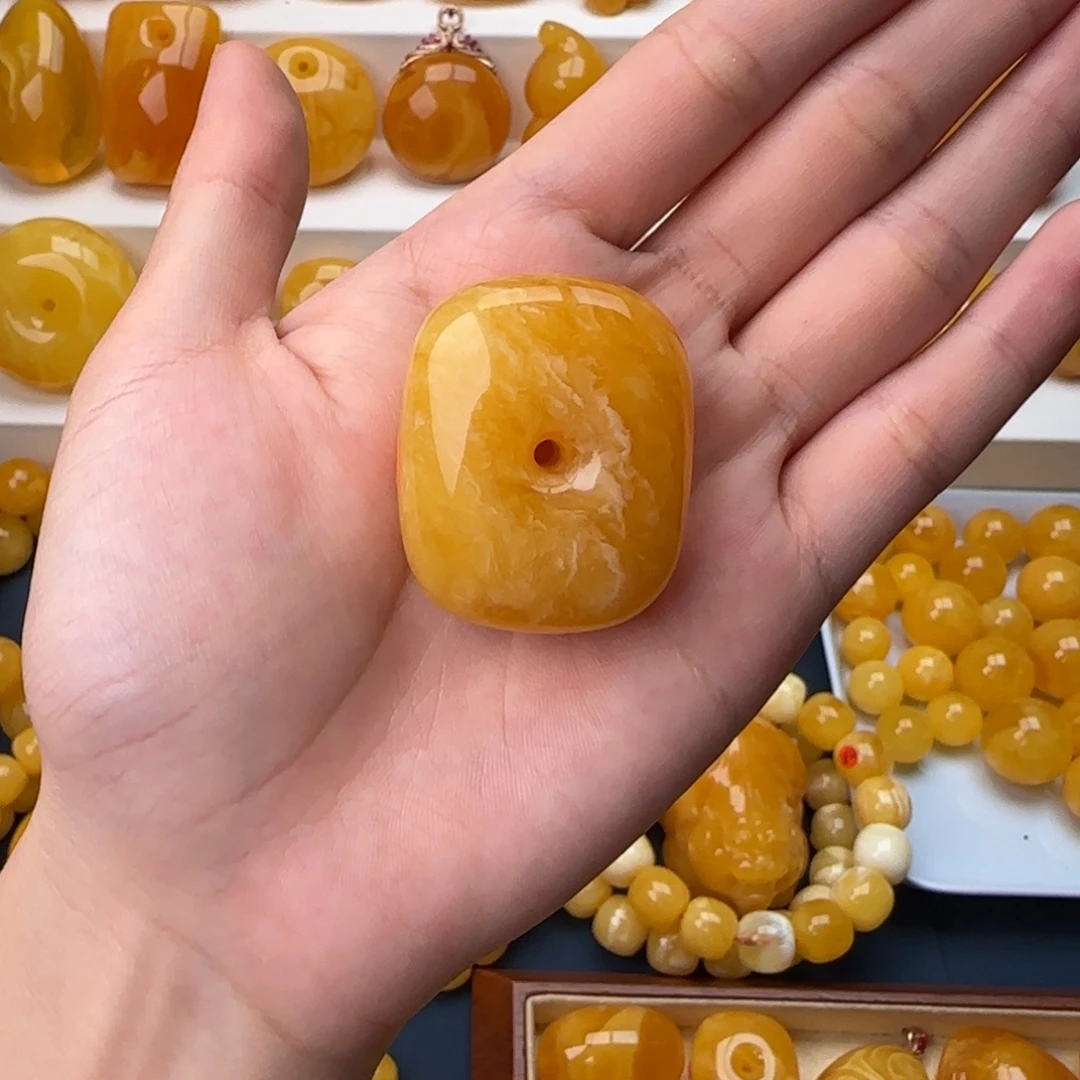 琥珀未镶嵌颈饰藏扣