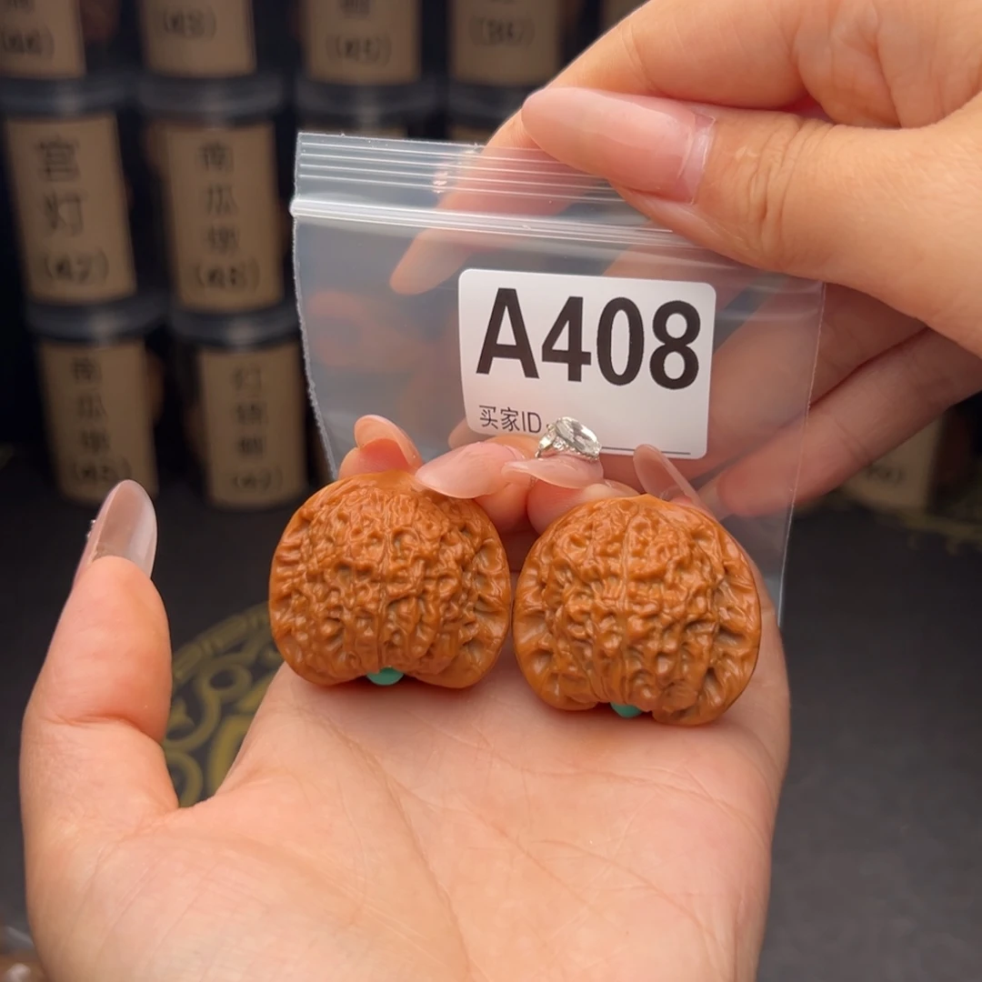 文玩核桃吊坠血麒麟36