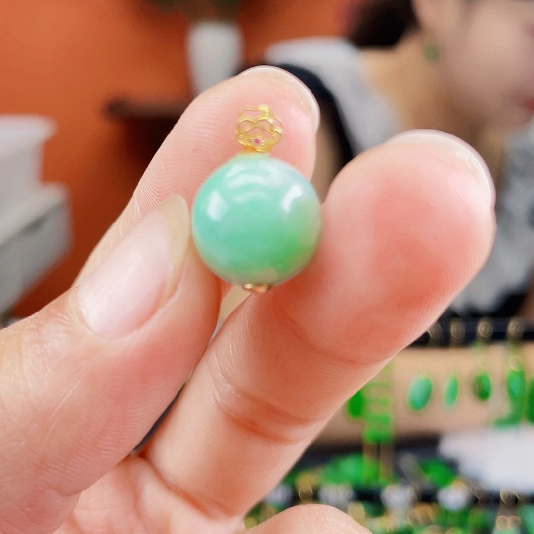 翡翠18K金镶嵌耳饰