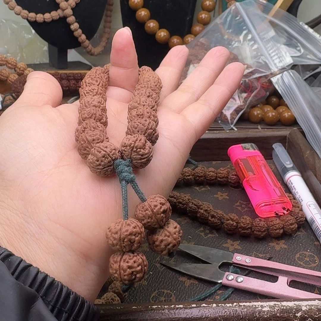 金刚菩提吊坠L****°12级福利灯牌