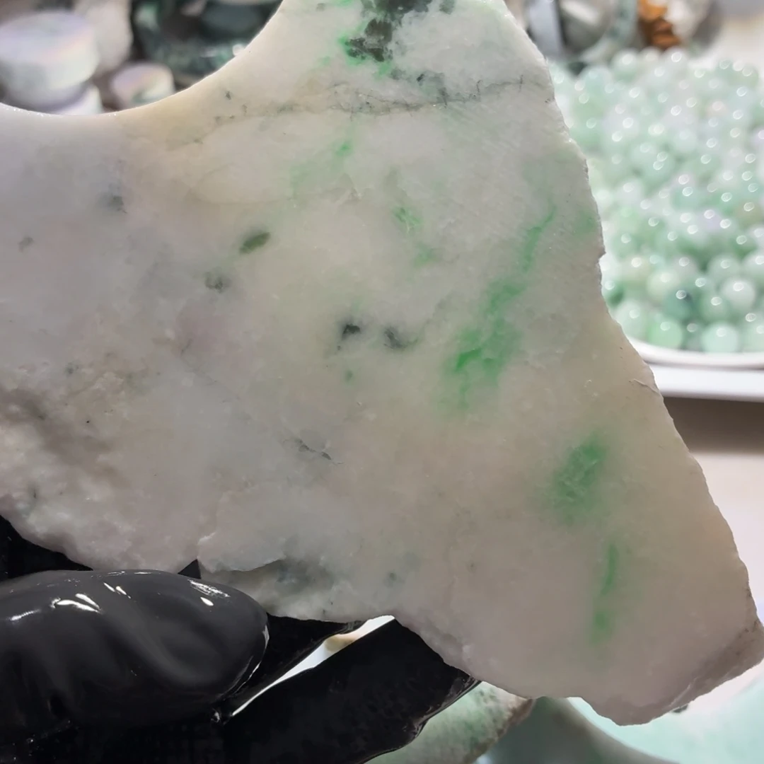 翡翠未镶嵌颈饰边角料