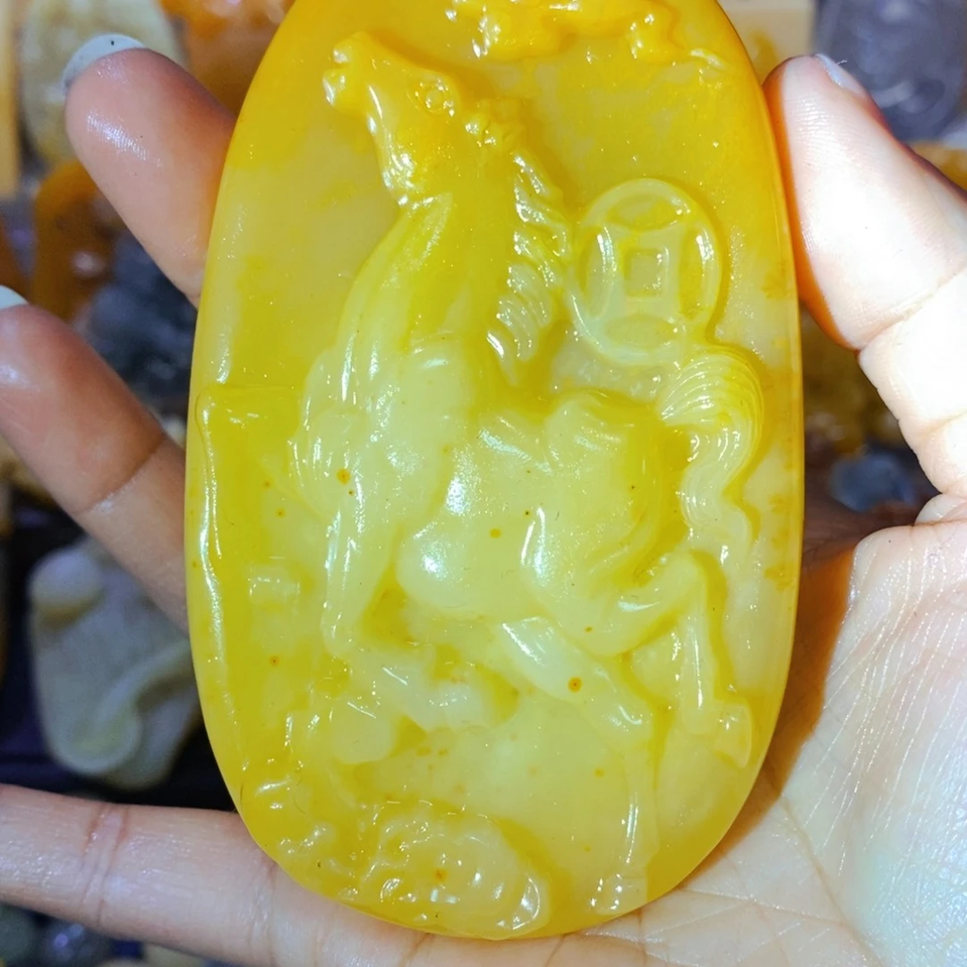 石英质玉（黄龙玉）未镶嵌颈饰