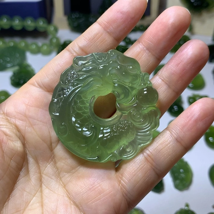 岫玉未镶嵌颈饰吊坠