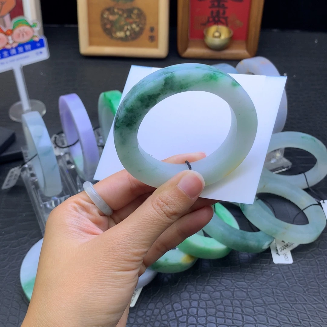 定制翡翠未镶嵌翡翠手镯