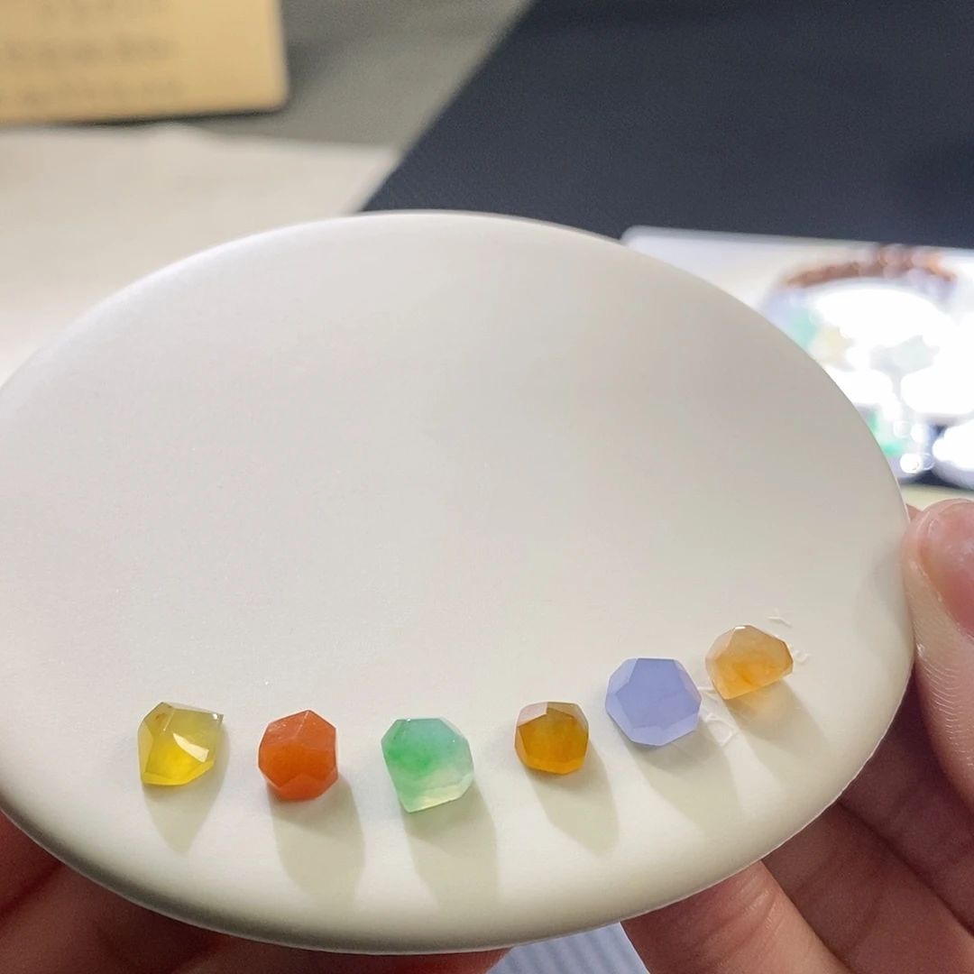 翡翠挂件未镶嵌一手随行