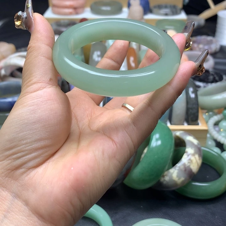 未镶嵌手镯石英质玉晓*