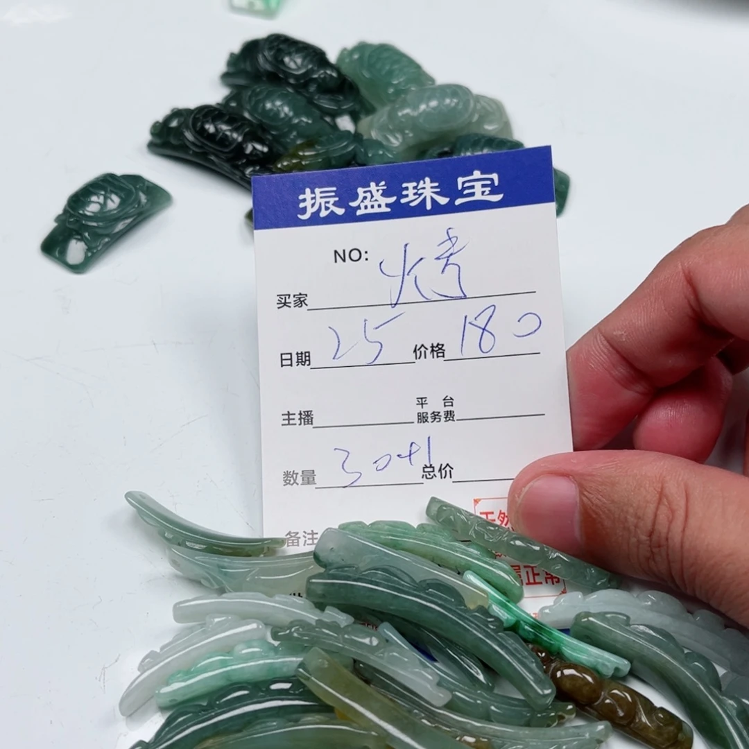 烤***瓜翡翠未镶嵌颈饰Wwwwwwwww