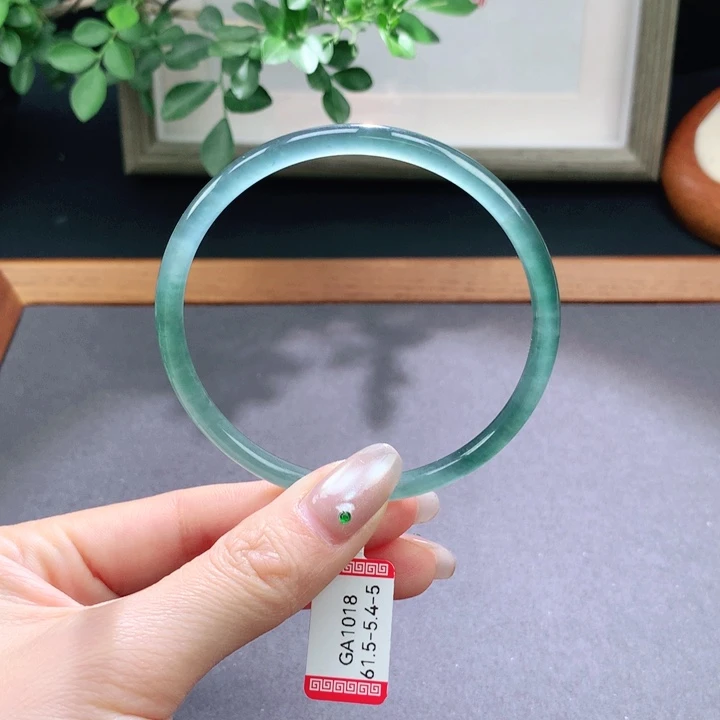 翡翠手镯未镶嵌天然翡翠手镯