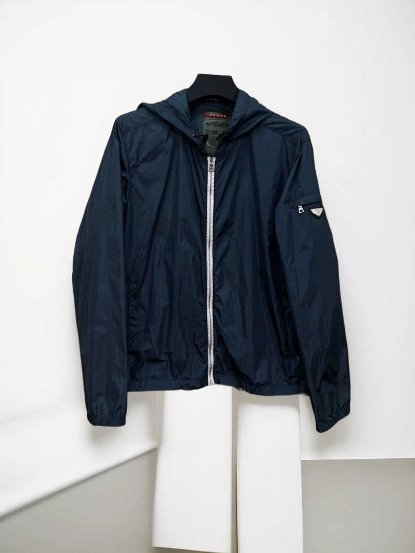 95新 Prada/普拉达 三角标蓝色冲锋衣/XXL/95新/工价16100/r95683