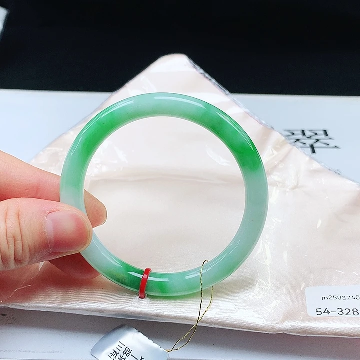 翡翠手镯未镶嵌54圈口