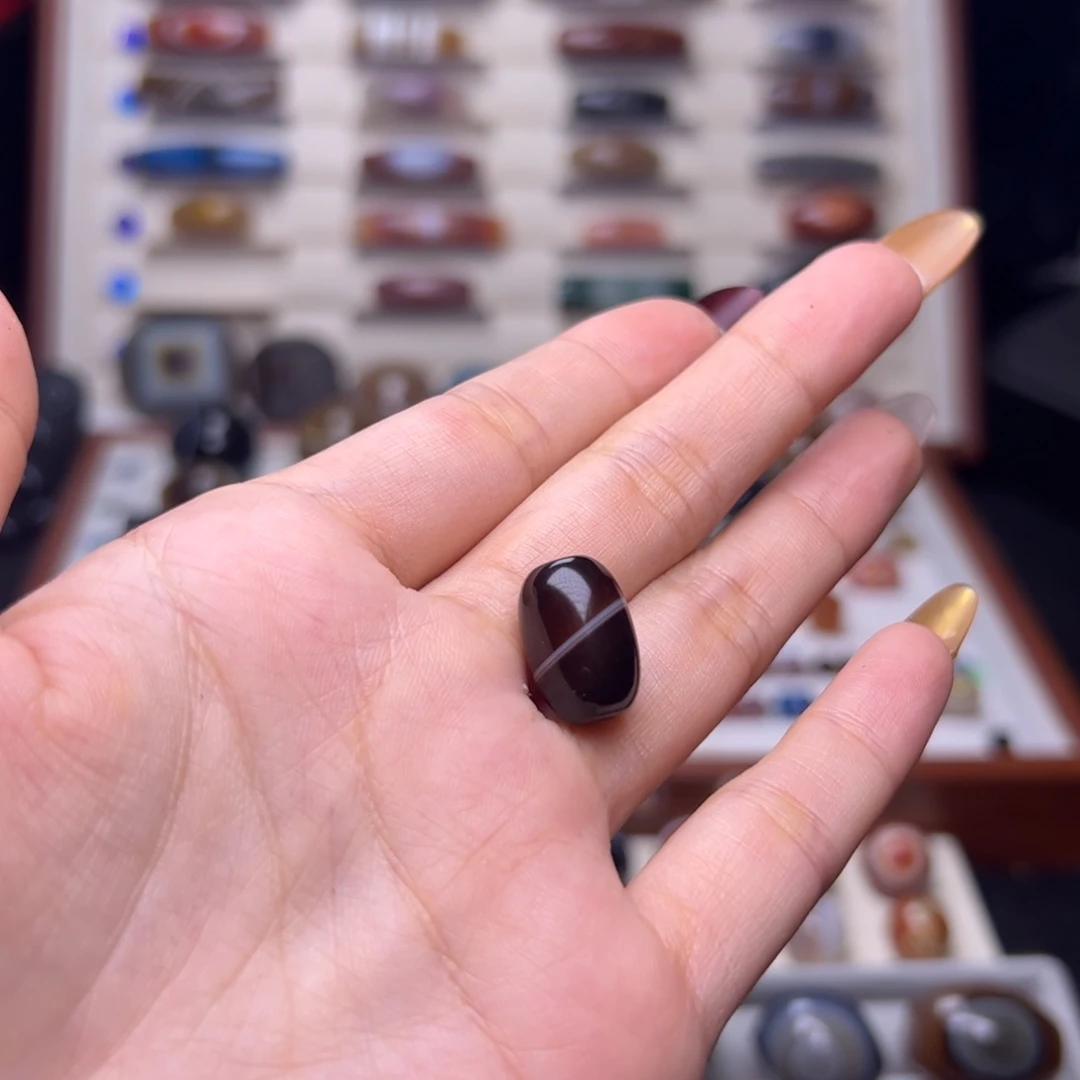 墨***白玛瑙/玉髓未镶嵌颈饰