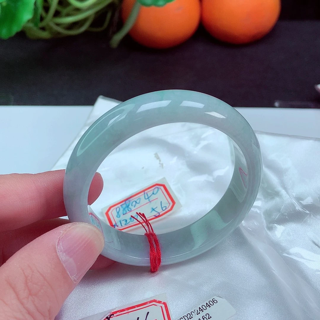 翡翠手镯（圆镯）未镶嵌圈口56