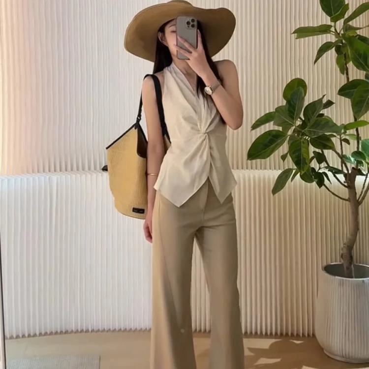 杜拉妮夏季设计感V领扭结无袖露肩衬衣法式收腰显瘦开叉挂脖背心