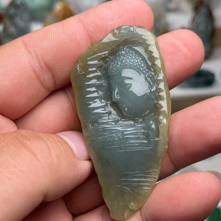 颈饰未镶嵌翡翠佛观天下
