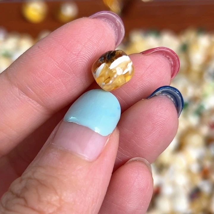 未镶嵌蜜蜡裸石9.1mm一个