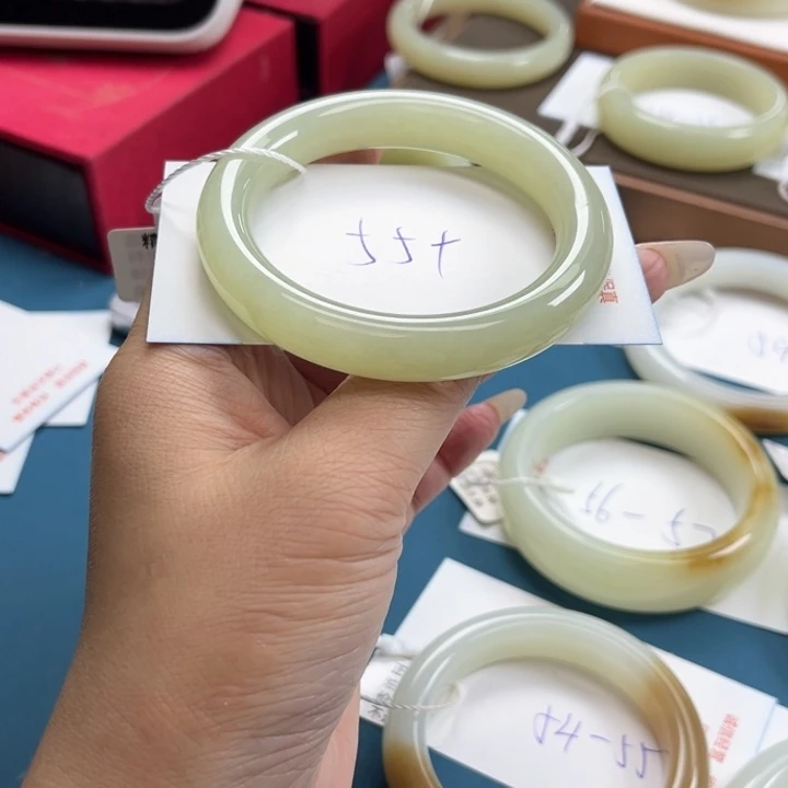 和田玉手镯未镶嵌尹***好