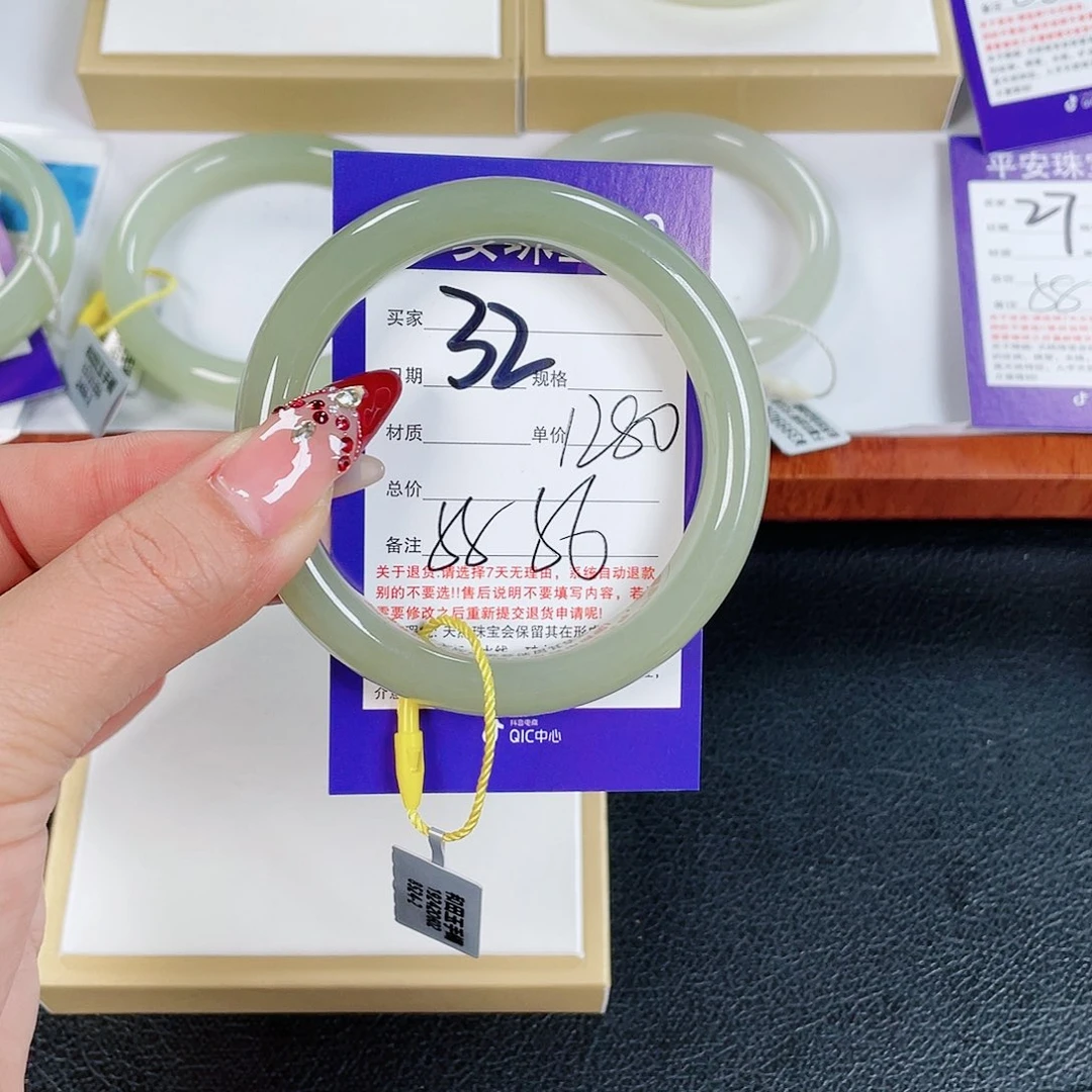 和田玉手镯未镶嵌