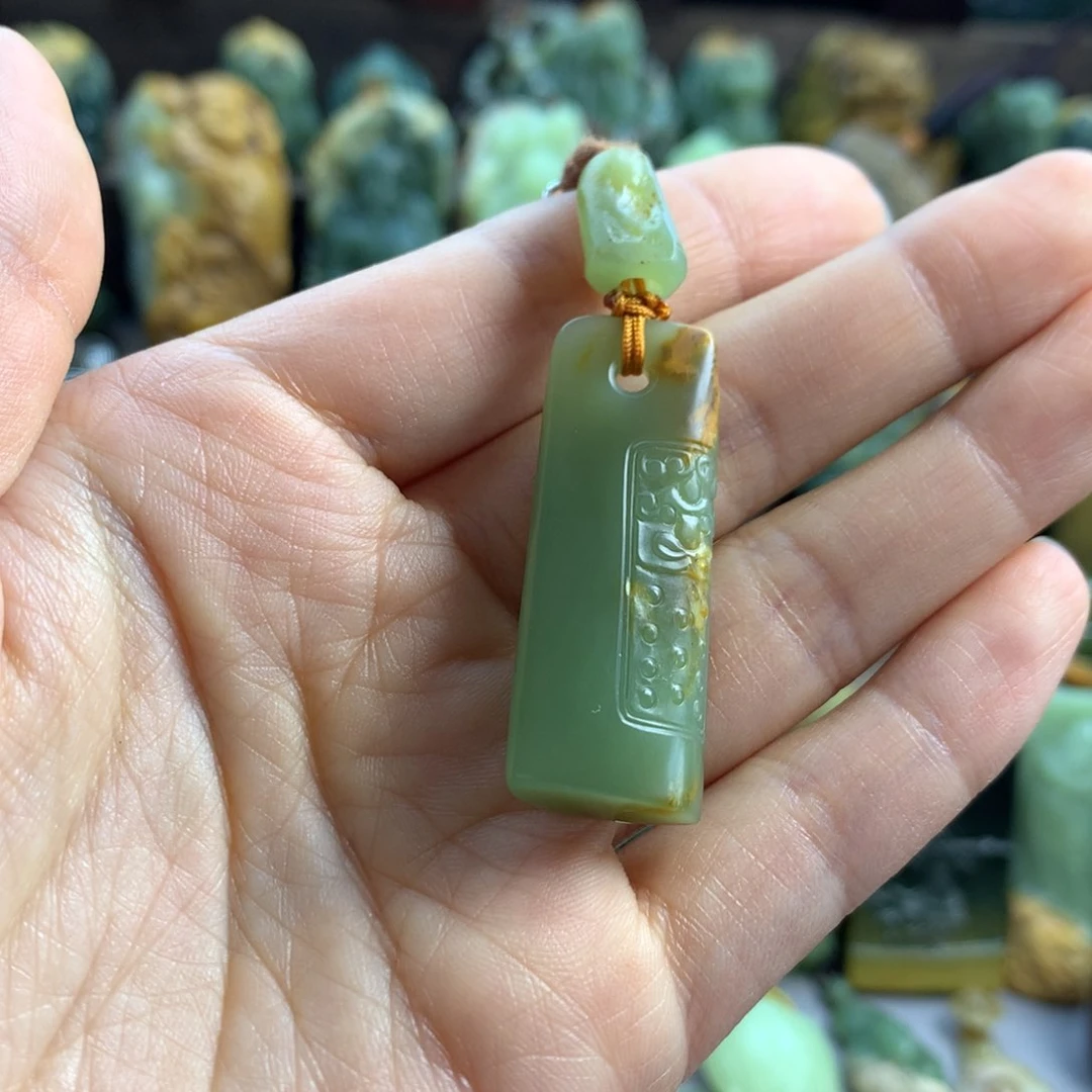 岫岩河磨玉（透闪石质玉）挂件未镶嵌吉*