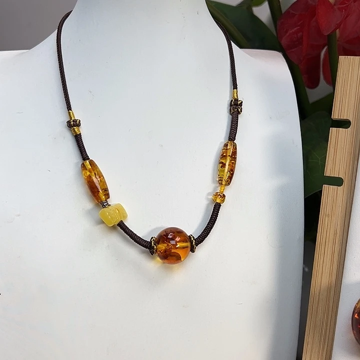 琥珀（花珀）颈饰未镶嵌
