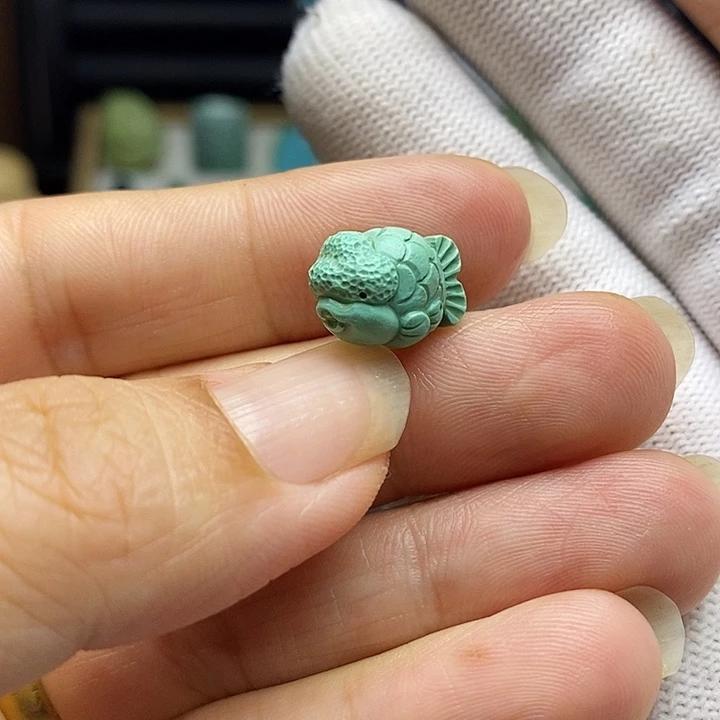 绿松石未镶嵌颈饰