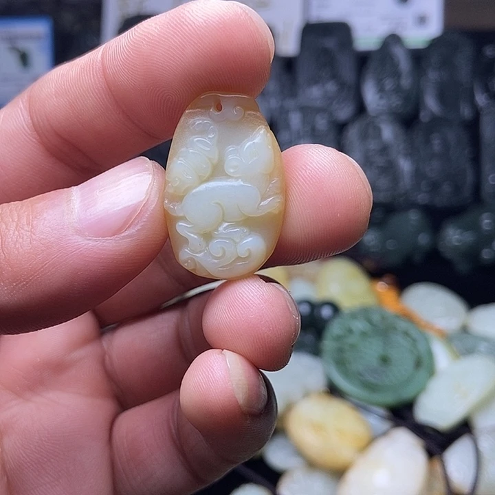 颈饰未镶嵌和田玉