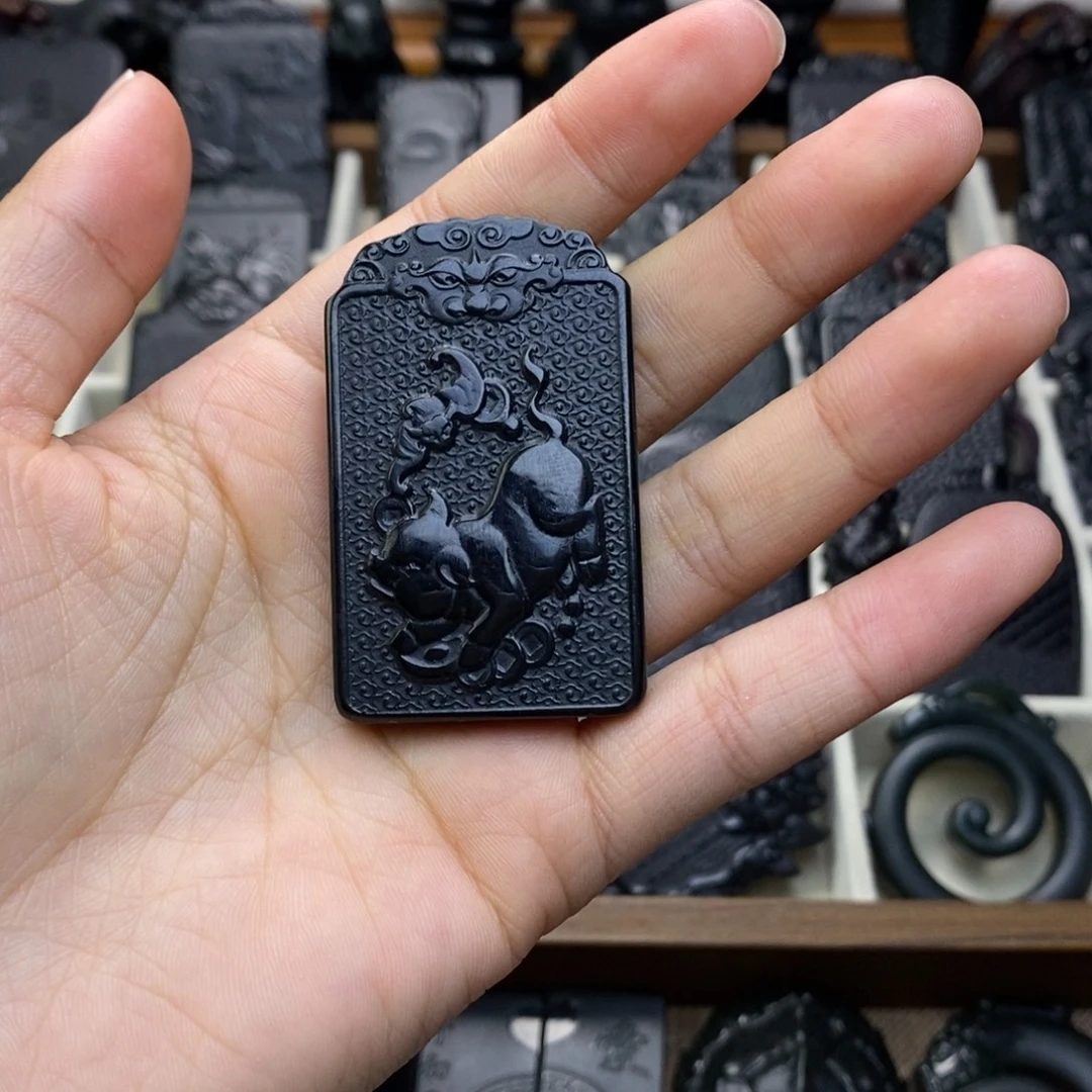 随***缘和田玉未镶嵌颈饰