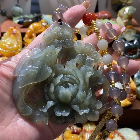 蛇纹石玉未镶嵌颈饰