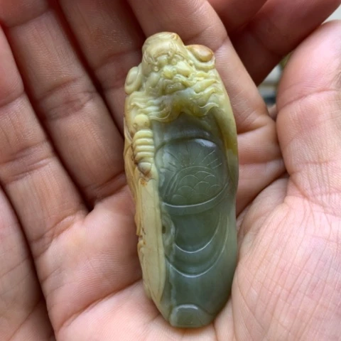 【闪购商品】未镶嵌岫岩河磨玉（透闪石质玉）挂件时*