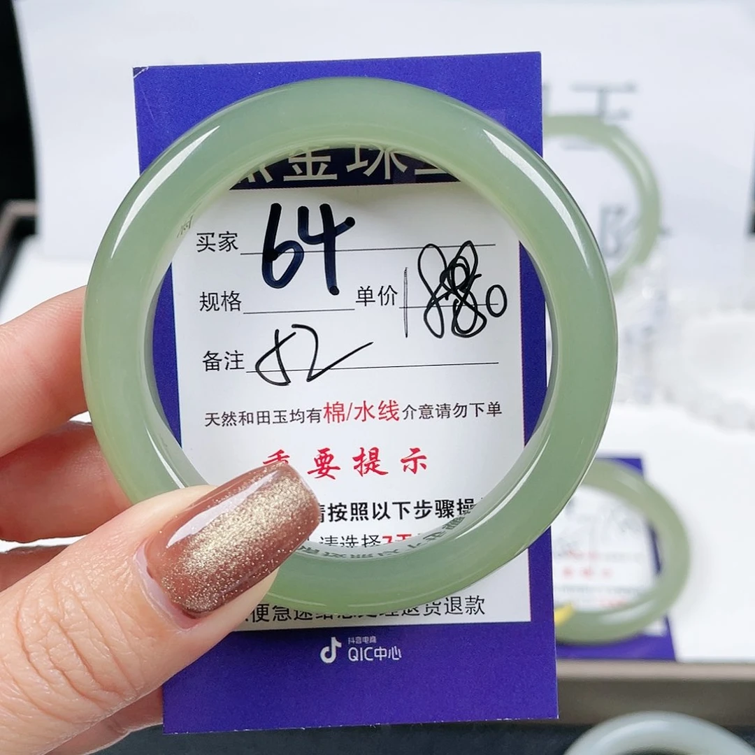 和田玉手镯未镶嵌万****?