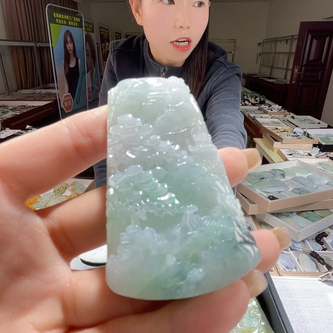 翡翠未镶嵌颈饰一