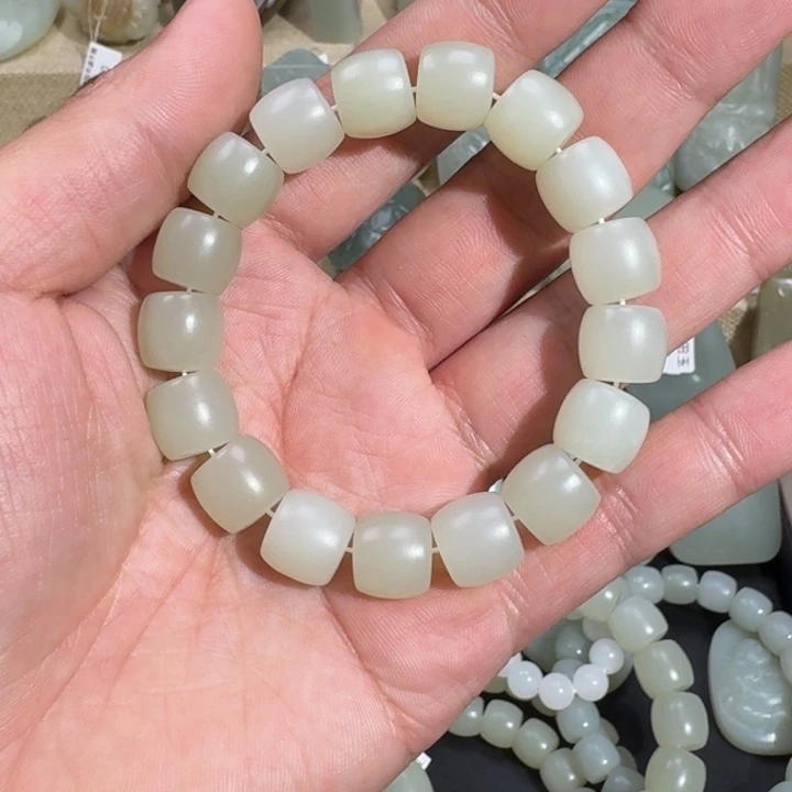 和田玉颈饰未镶嵌仗**衫