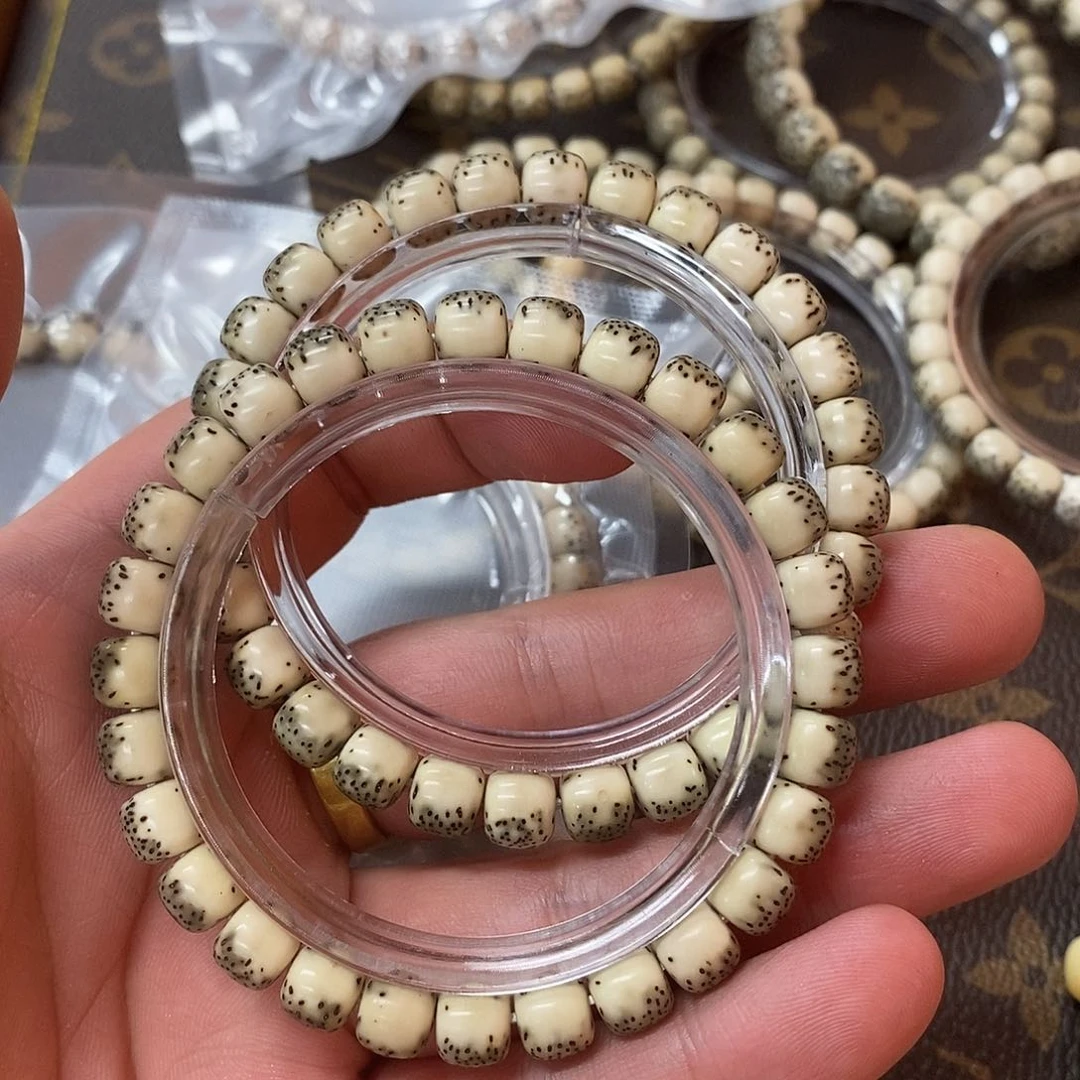 星月菩提手串绿背河豚