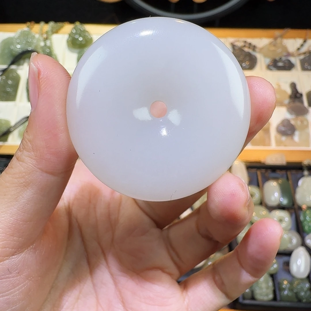 小***米和田玉未镶嵌颈饰